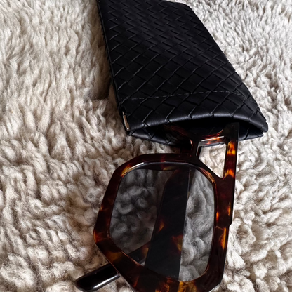 Peepers Pouch